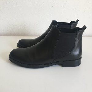 Aerosoles Push N Pull Black Leather Chelsea Boots